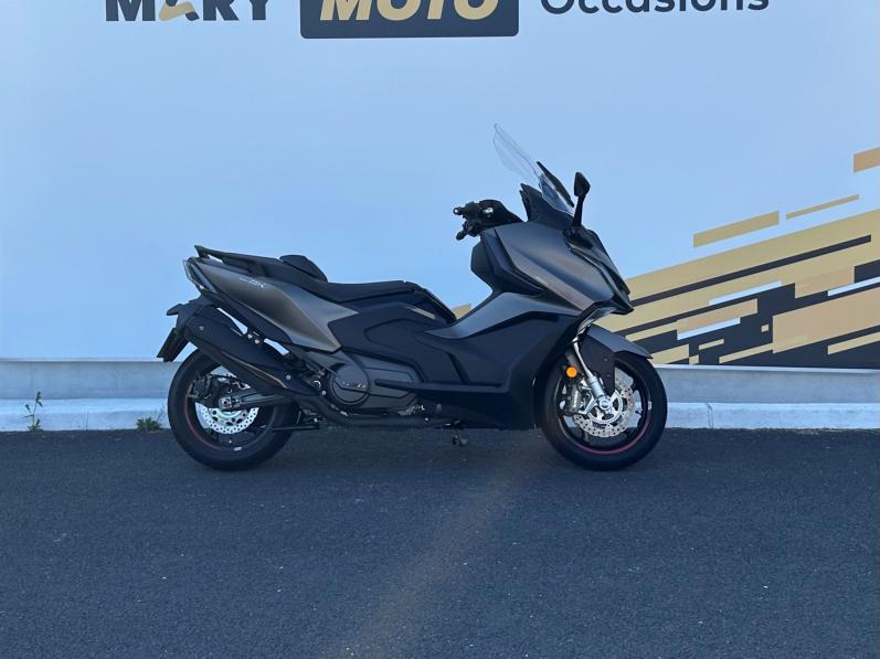 KYMCO AK 550